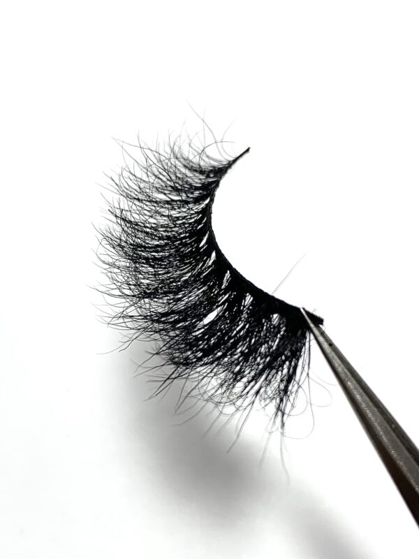 mink lashes a reason to stare luxurymetics